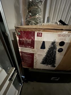Pre Lit 7.5 Ft Christmas Tree