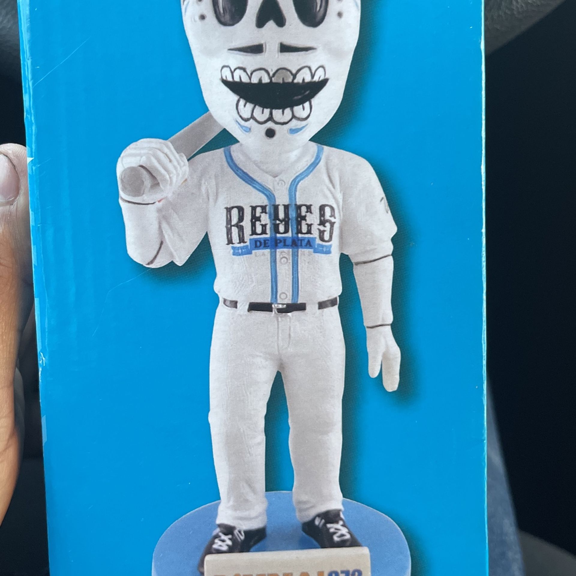 Bobblehead Reyes De Plata