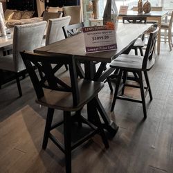 Table And 4 Barstools 