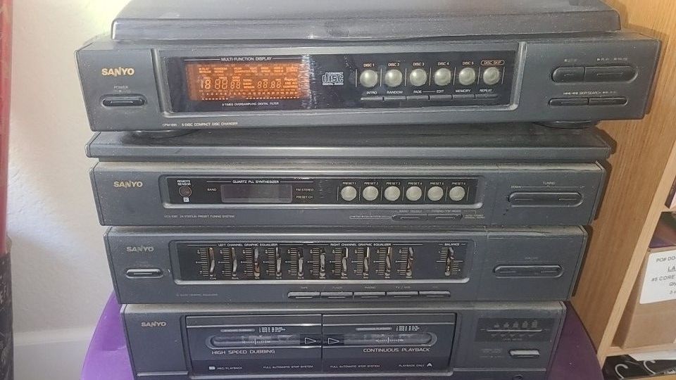 Sanyo Media Music Set With 5 CD player, AM/FM Radio & Cassette