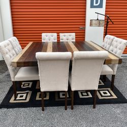 Cindy Crawford Dining room Table / Comedor / 8 sillas color beige / perfectas condiciones