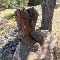 Women Western Boots size 6