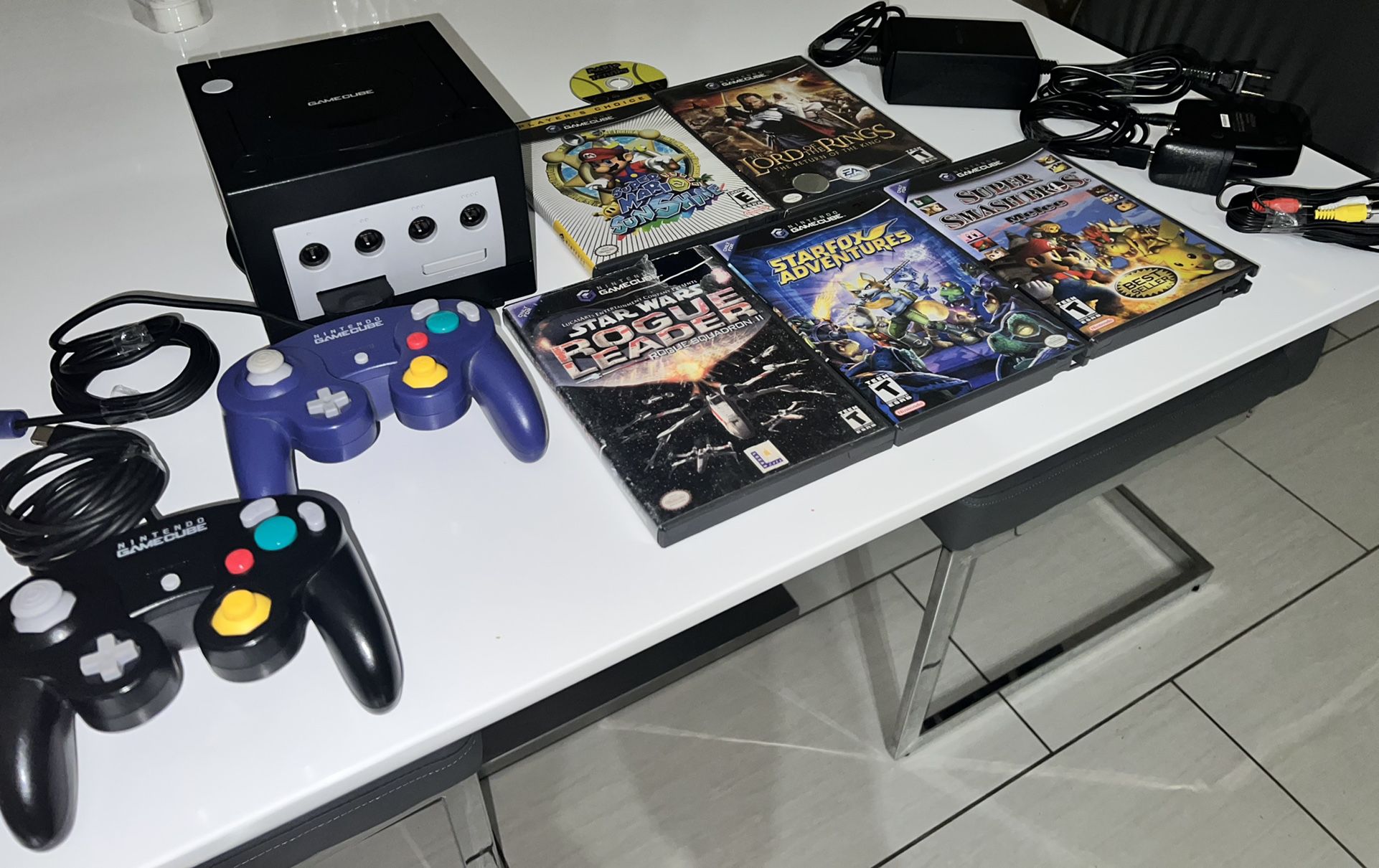 NINTENDO GAMECUBE + 6 Games And 2  Controllers + Memory Card