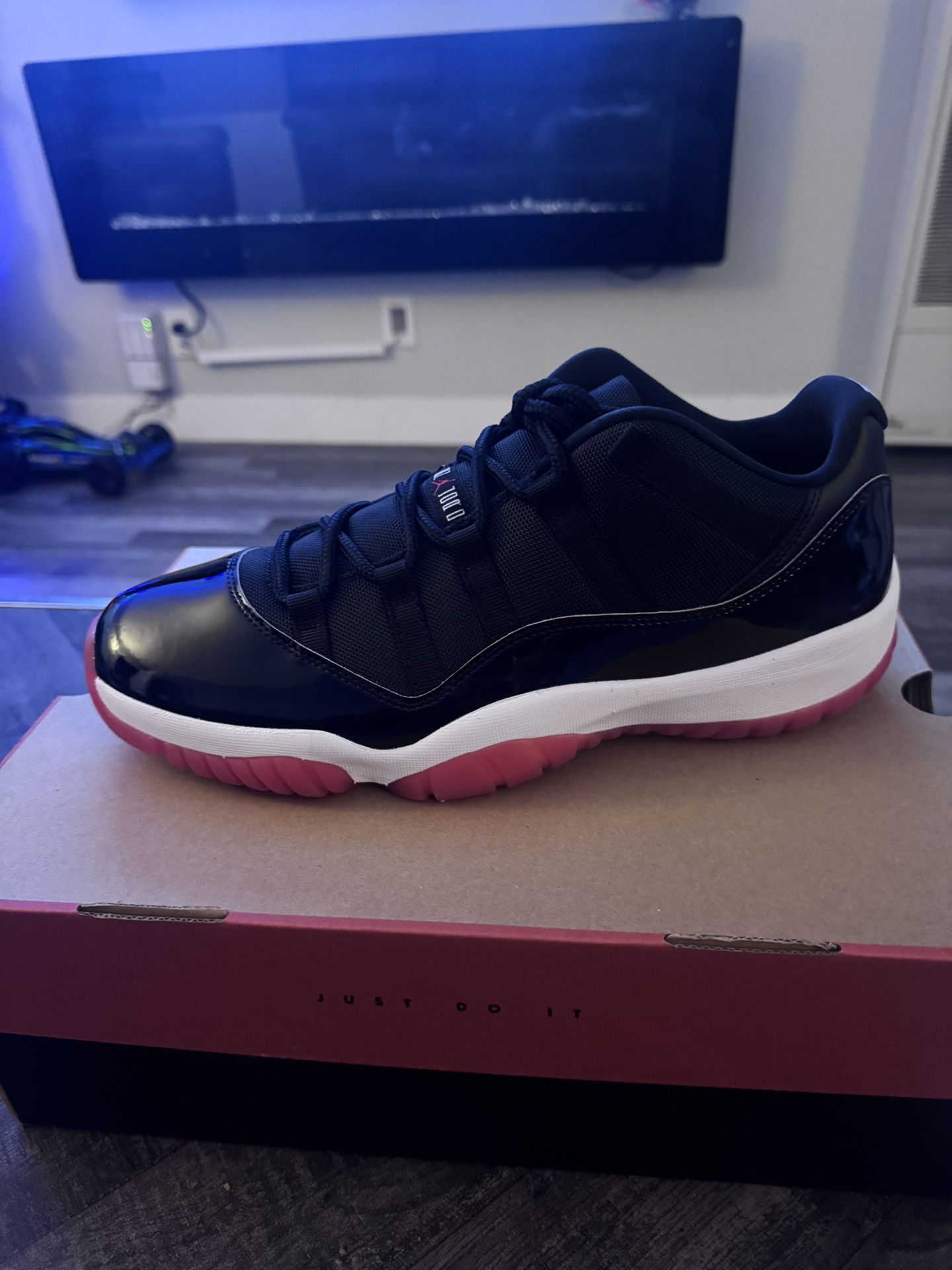 Jordan 11 Retro Low “Bred”