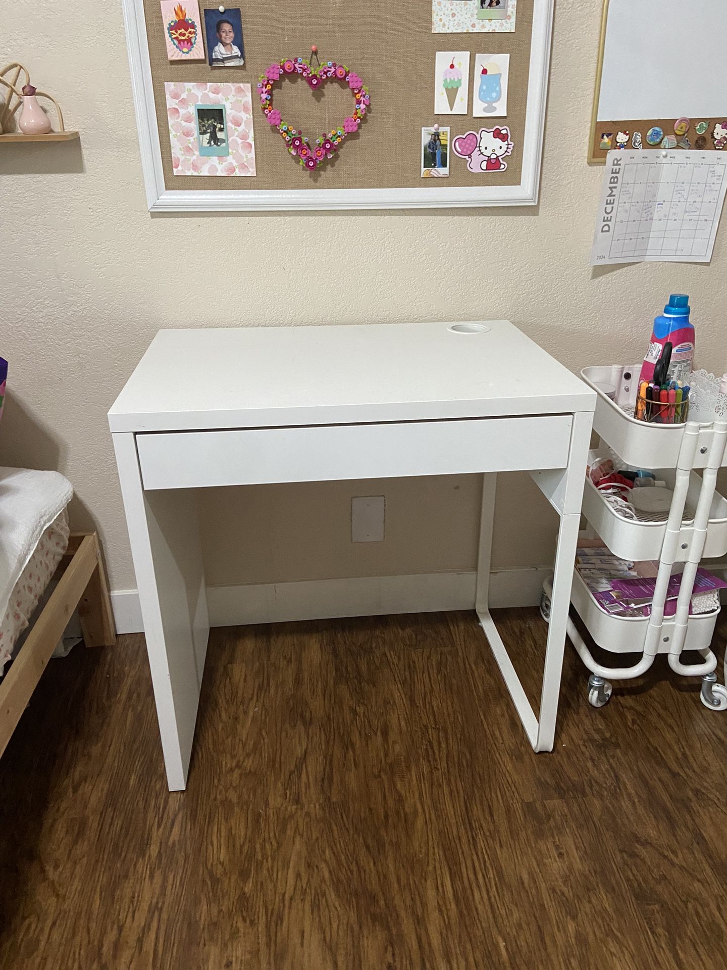 IKEA Micke desk