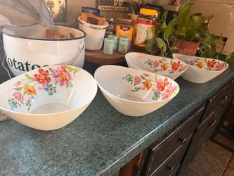 Gibson Floral White Serving Bowls Set of 4