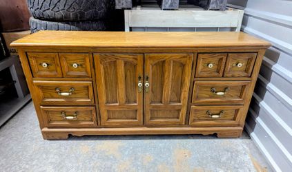 Thomasville Furniture Homecoming Collection Oak Dresser