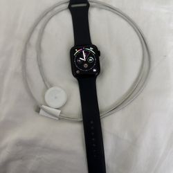 Apple Watch SE 44mm Charger Included 
