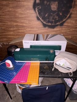 Cricut Set With vinyl 