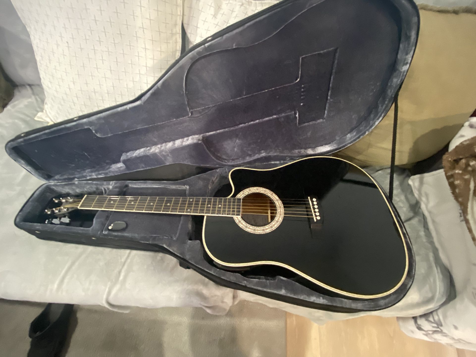 Acoustic/Electric Guitar