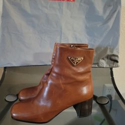 Prada Logo Block Heel ( Brown )