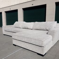 Living Spaces Couch- Oversized Chaise 🛻Delivery Available🛻