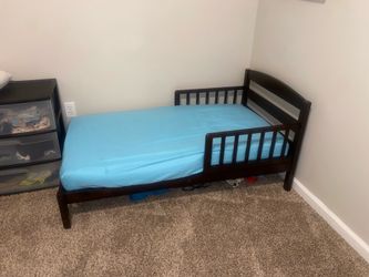 Toddler bed