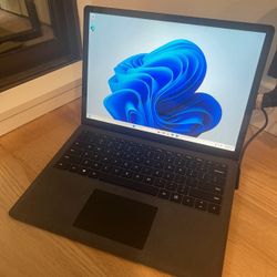 Surface Laptop 2 - 13.5” Screen - must be plugged in