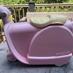 Scootcase ride on pink luggage