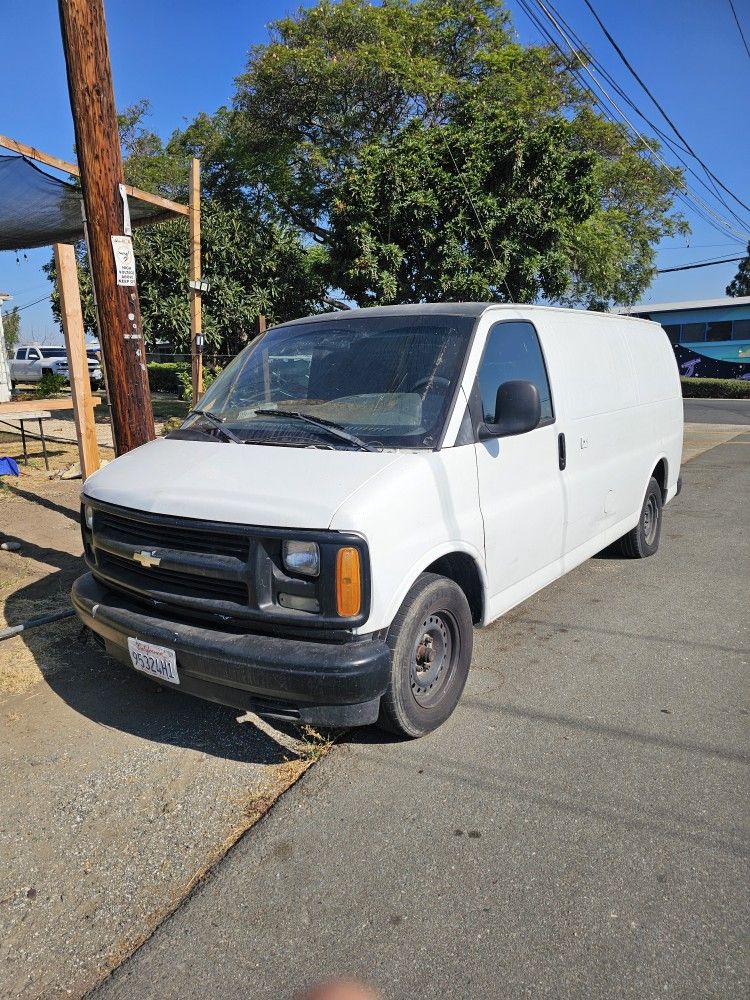 2002 Chevrolet Express