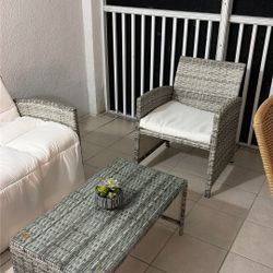 Patio Furniture Set 4 Pieces Like New!!!  
