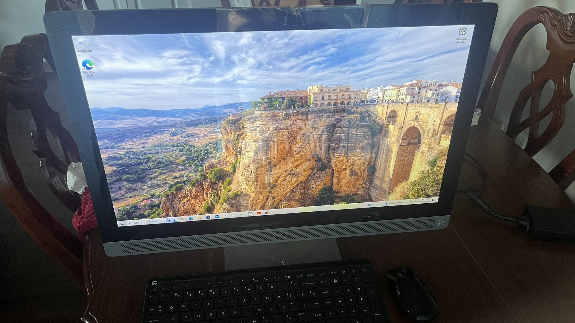 Pavillion HP 27'All in One Computer READ