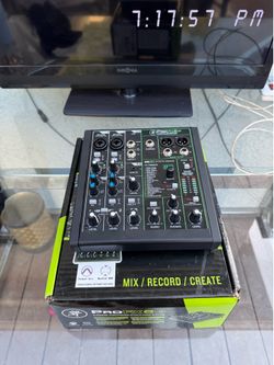 Mackie ProFX6v3 Professional USB Mixer – Excellent Condition w/ Box