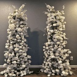 Lovely Wedding Décor – Featuring Beautiful Floral Arches business action