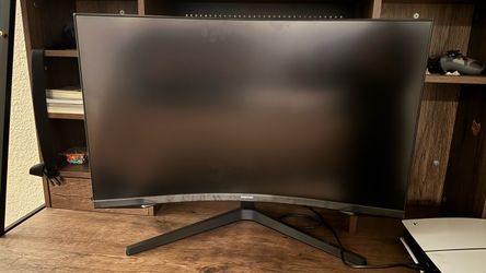Samsung Odyssey G5 32” Curved Gaming Monitor