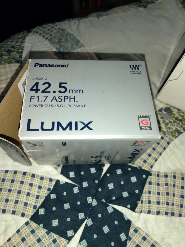 Panasonic 42.5mm f1.7 (BOX ONLY)