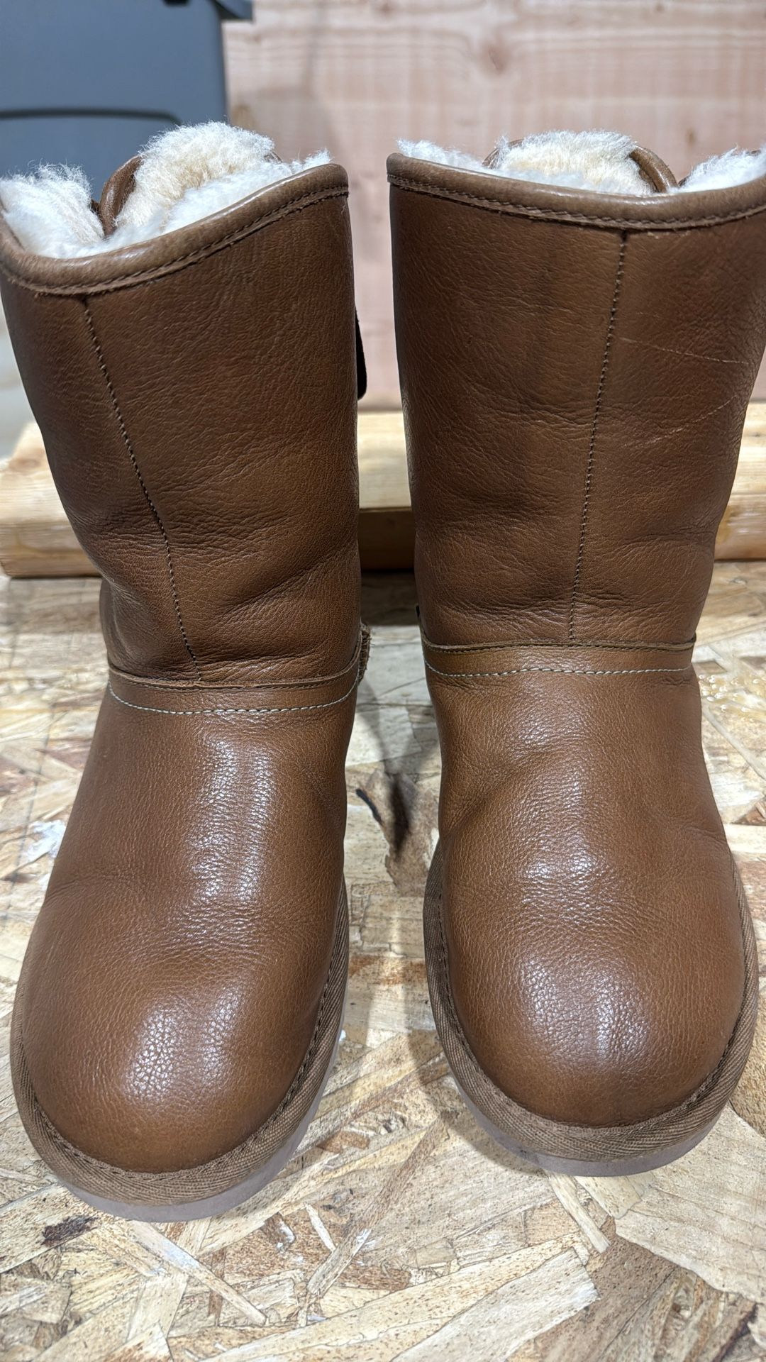 Women Girl Or Lady UGG Leather Boots In Brown Color