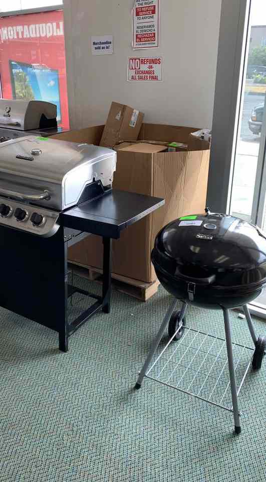 Grill Liquidation Sale!! BBQ Barbecue grill! All new with Warranty! First Come First Serve! Smoker / Propane TY