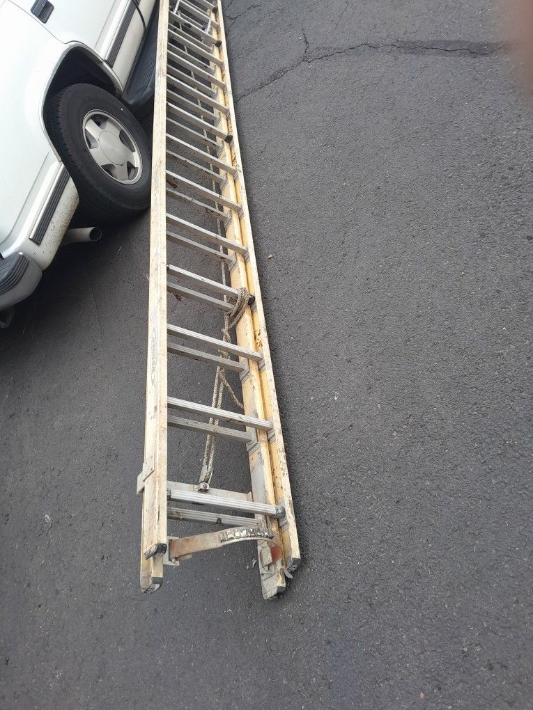 25 Ft Werner Fiberglass Ladder