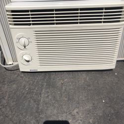 Very Good Condition Kenmore Air Conditioner 