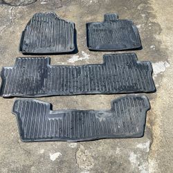 2022 Honda pilot mats also fits 2023 and 2024