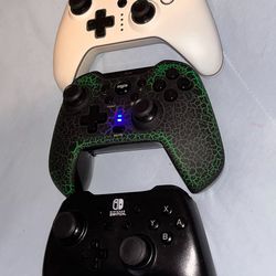 Switch controllers in perfect condition