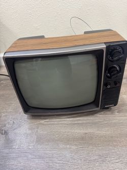 Vintage Magnavox BG3741AK01 CRT TV Retro 1986 Wood Grain Portable Television