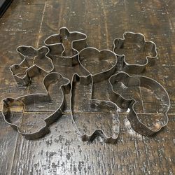 Cortadores de galletas de diferentes figuras