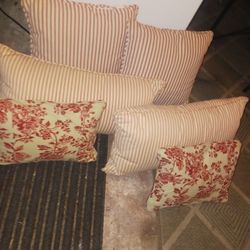 6PC GORGEOUS SET PATIO HOME PILLOWS LIKE BRAND NEW NO PETS OR SMOKE CLEAN HOME 20 SET FINAL PRICE PAID 22 JUST 1 PILLOW
