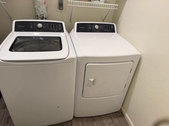 Frigidaire Washer and Dryer Set