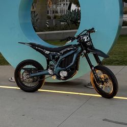 Surron Ultra Bee 2025
