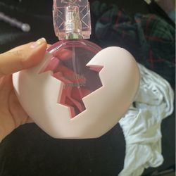 Ariana Grande Perfume 