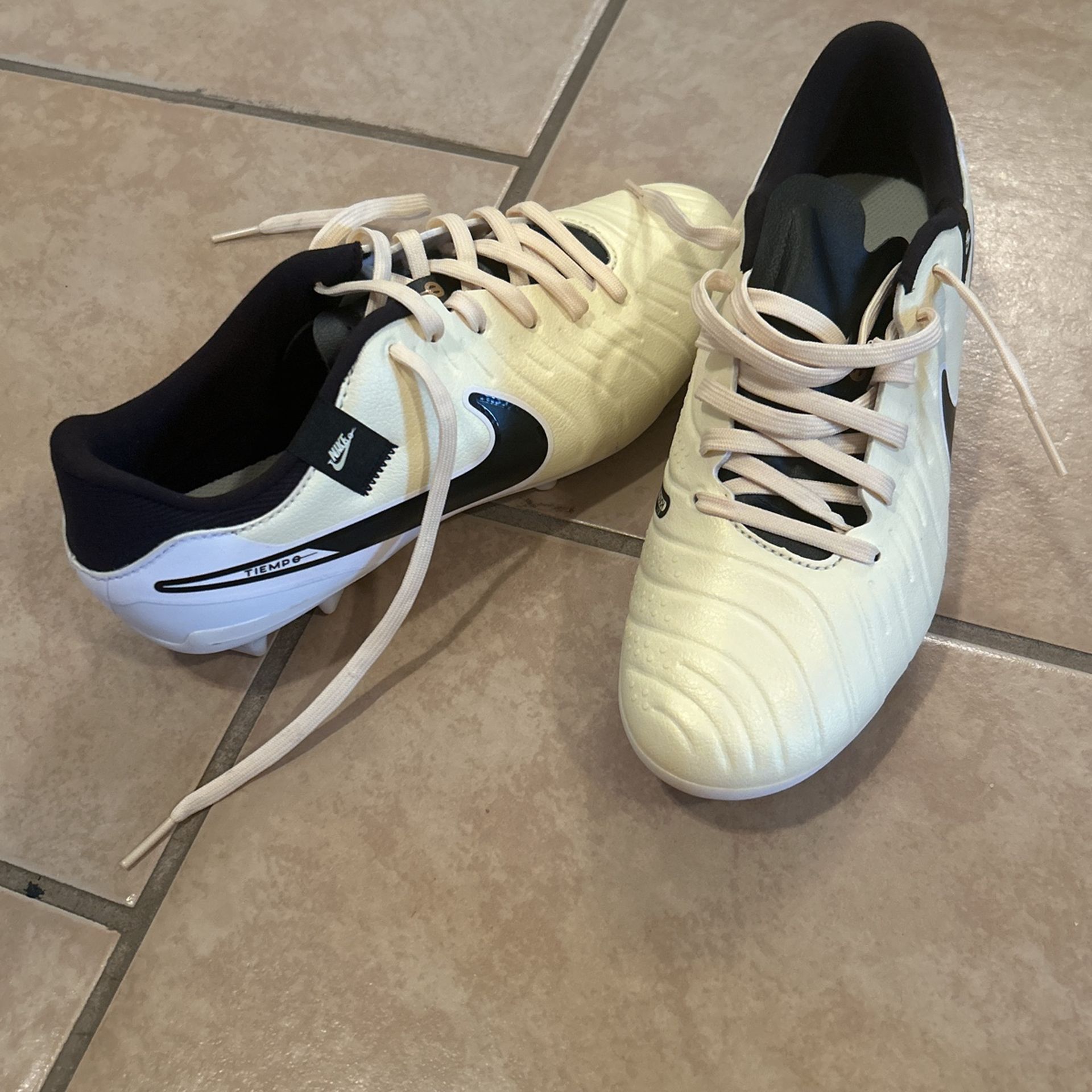 Nike Tiempo Size 6.5