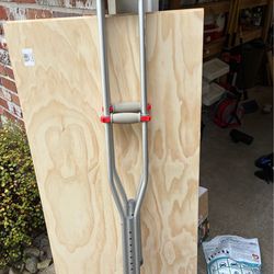 Adjustable lightweight crutches