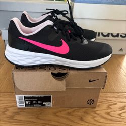 Nike Revolution 6 GS Kids Sneakers Size 5.5Y Fits Women’s 7