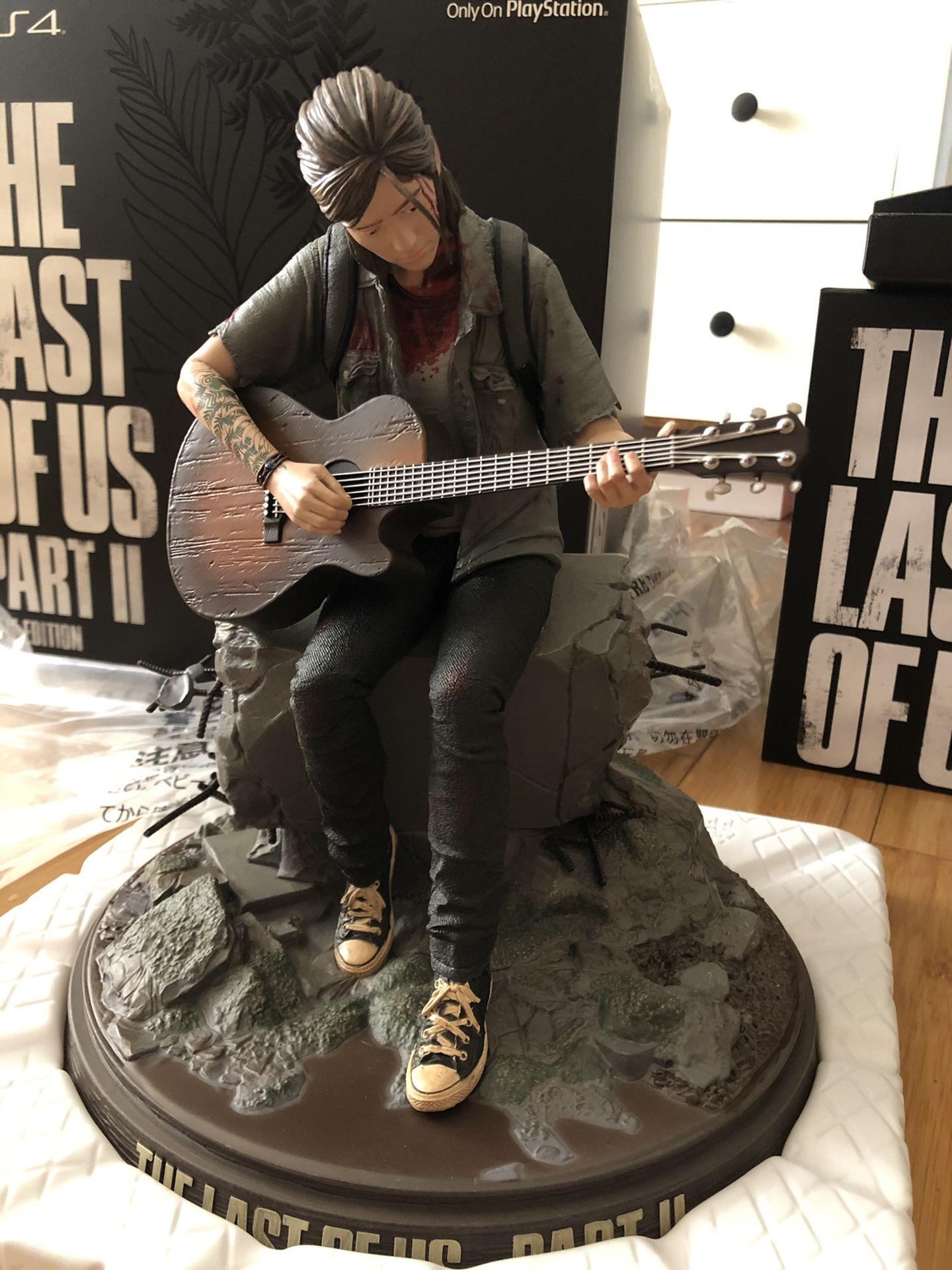 Brand new Ellie statue the Last of Us part 2 with box