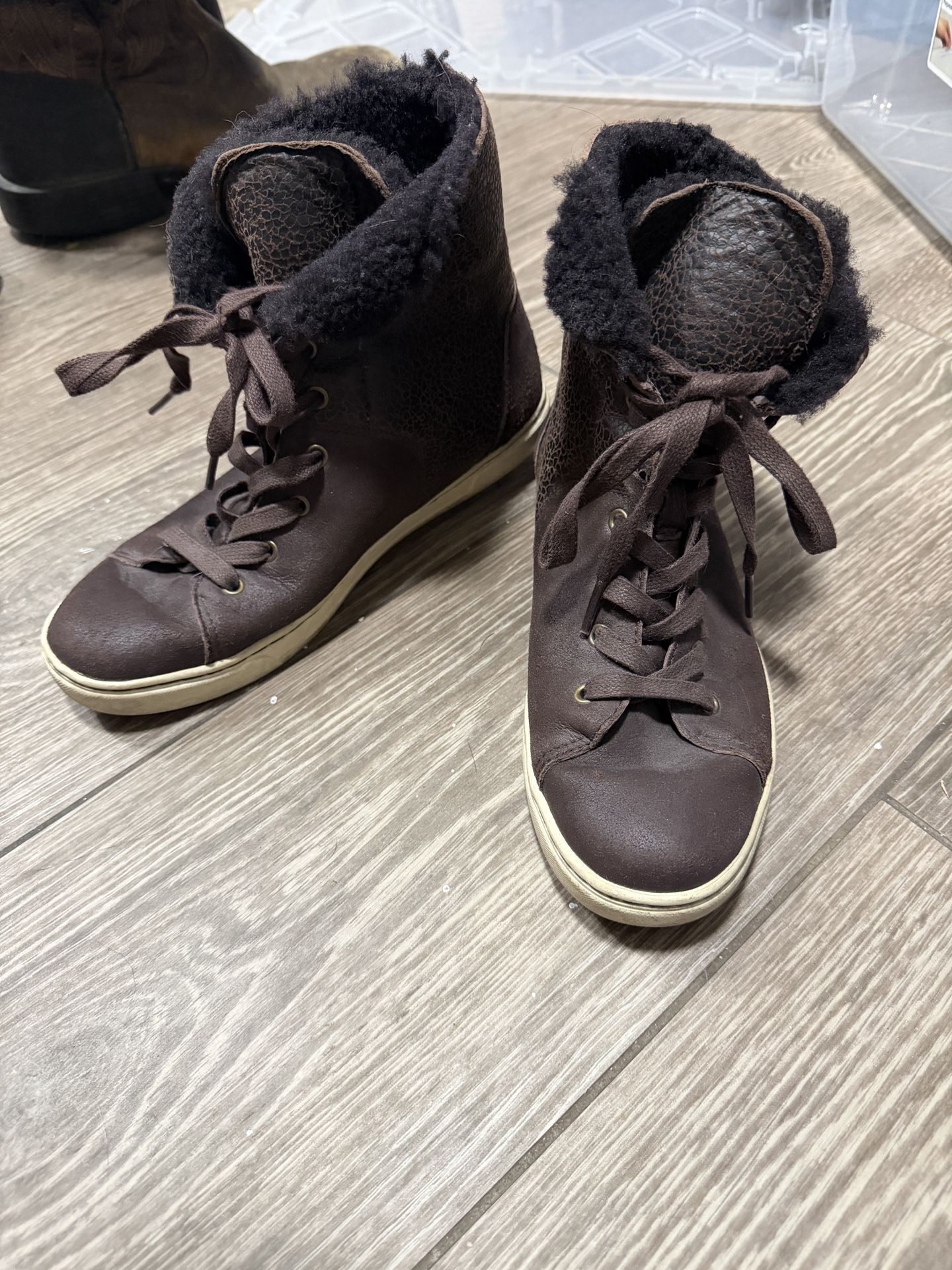 UGG Leather Sneakers Boot With Sherpa Brown Size 8