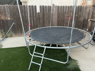 8’ trampoline Free