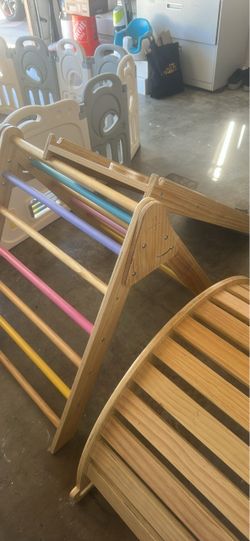 Wooden Pikler Triangle with Climbing Ramp