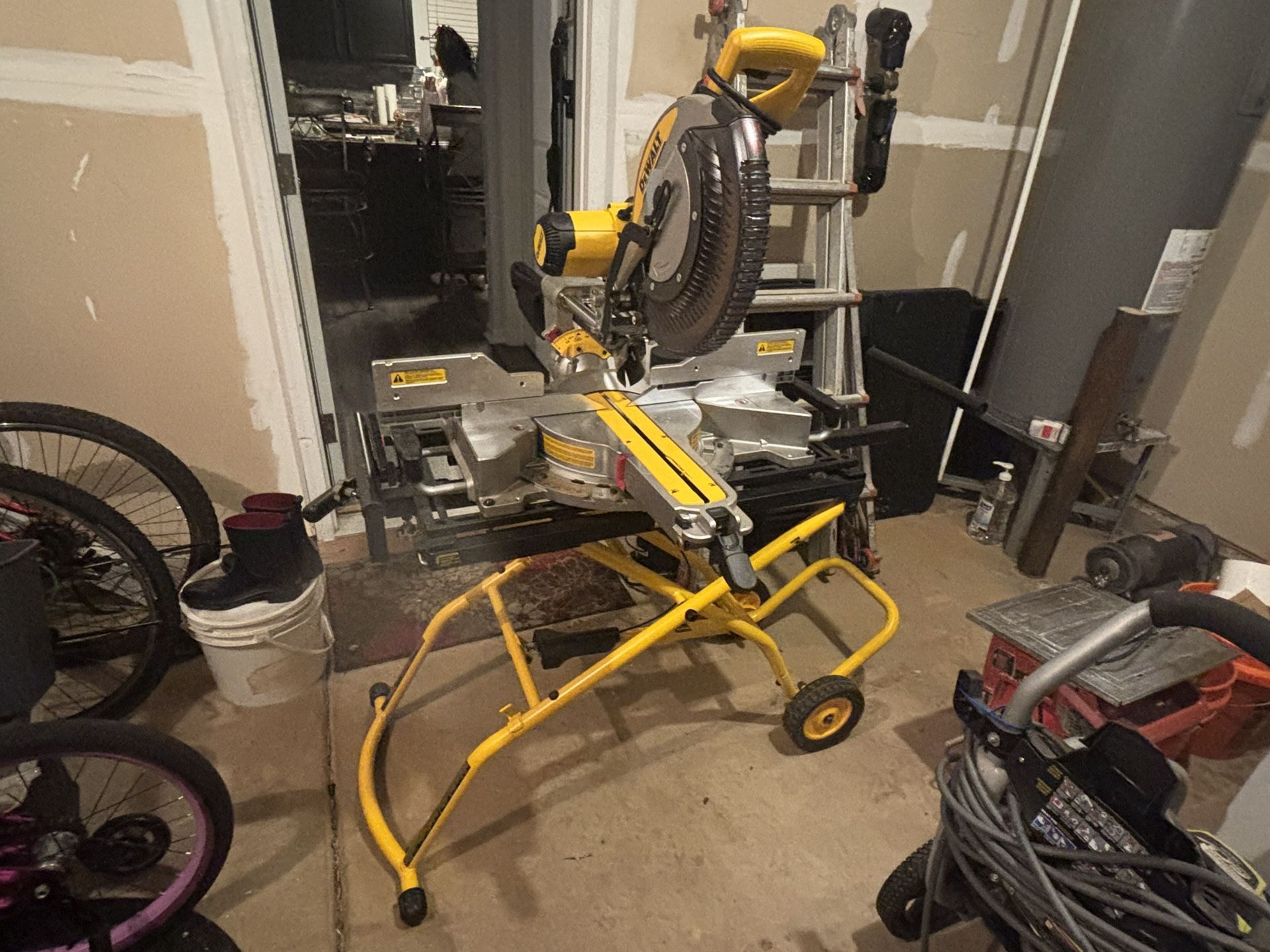 Dewalt 12” Chop Saw With 6” Reach and stand