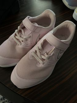 Nike Girl Youth. Size 2.5 Brand New 