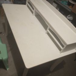 Kids reading desk / table