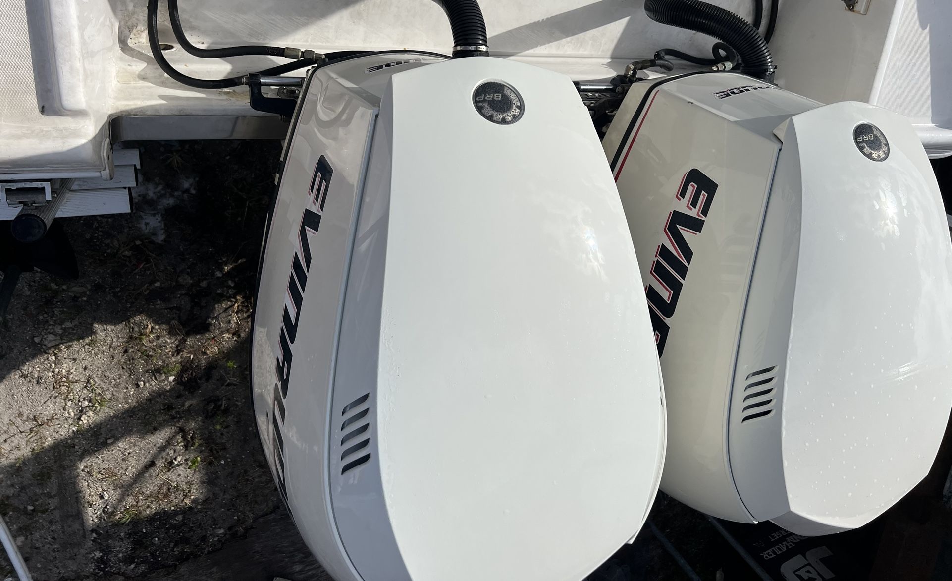 Evinrude Etec 225 Outboard Pair With Rigging