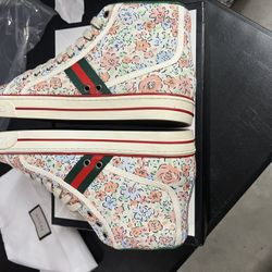 Summer Sales $175 Sz 11